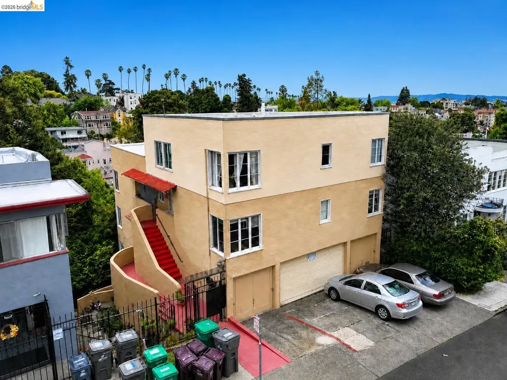 33 Home Place Oakland CA 94610