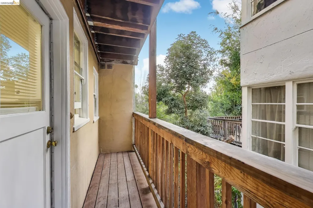 33 Home Place Oakland CA 94610