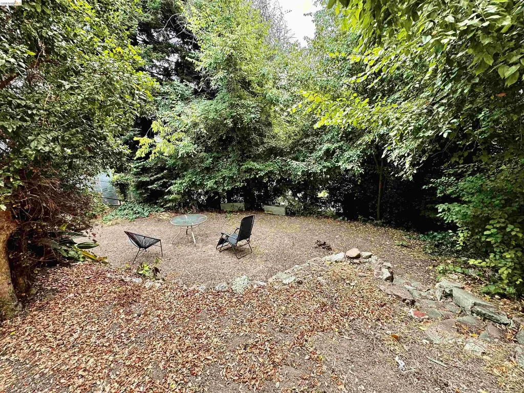 33 Home Place Oakland CA 94610