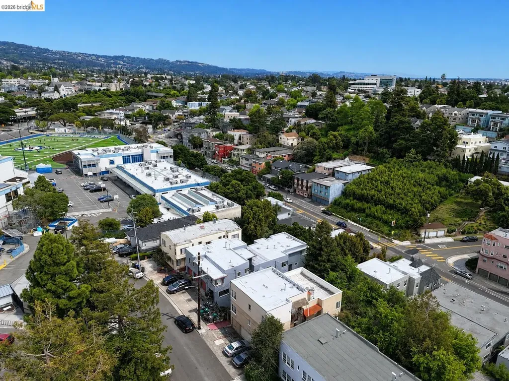 33 Home Place Oakland CA 94610