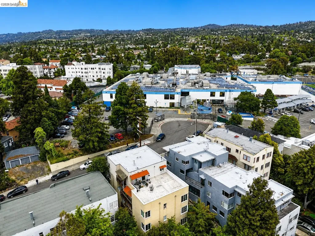 33 Home Place Oakland CA 94610