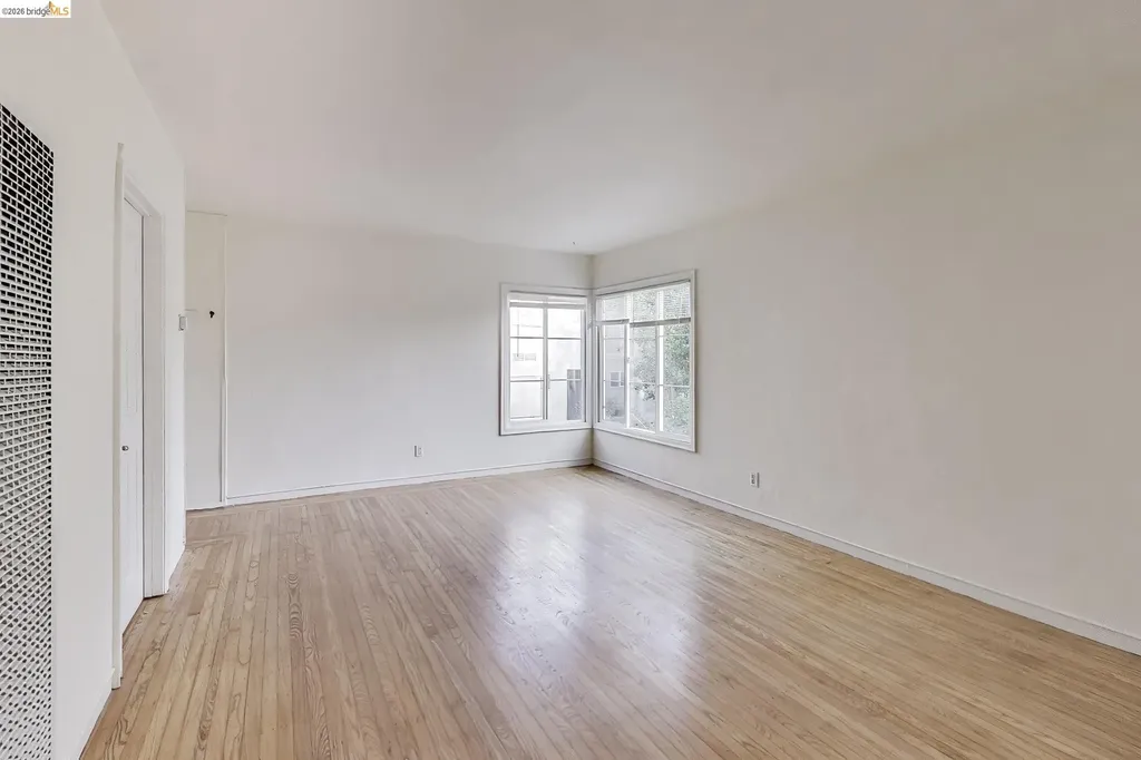 33 Home Place Oakland CA 94610