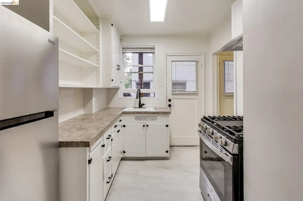 33 Home Place Oakland CA 94610