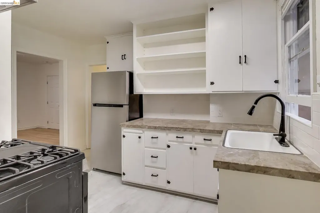 33 Home Place Oakland CA 94610