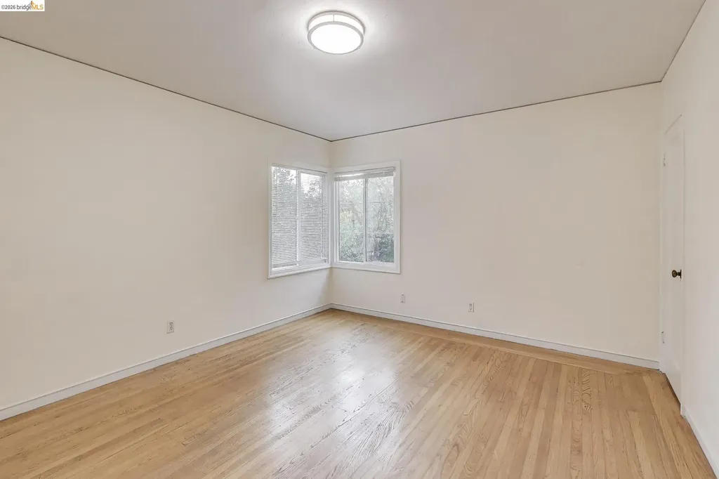 33 Home Place Oakland CA 94610