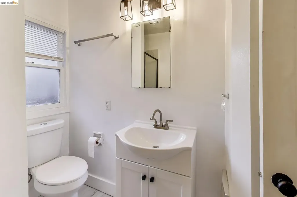 33 Home Place Oakland CA 94610
