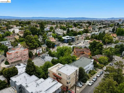 33 Home Place Oakland CA 94610