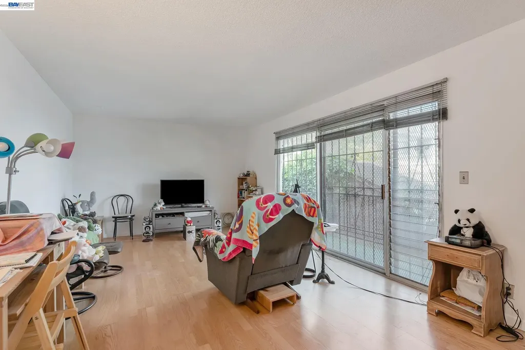 567 Oakland Avenue Oakland CA 94606
