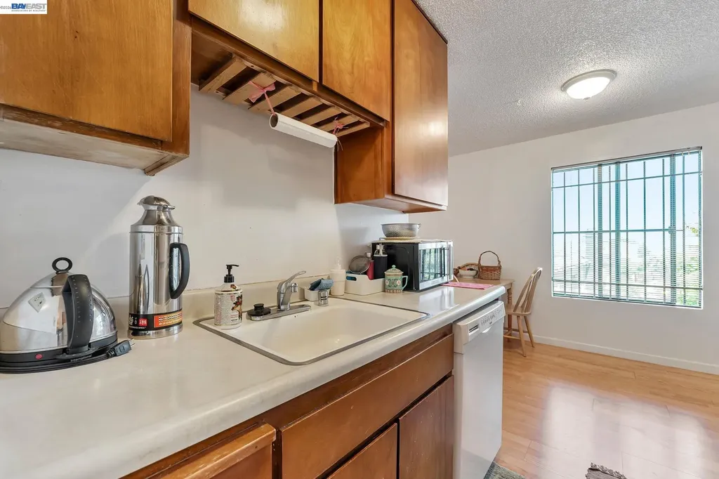 567 Oakland Avenue Oakland CA 94606