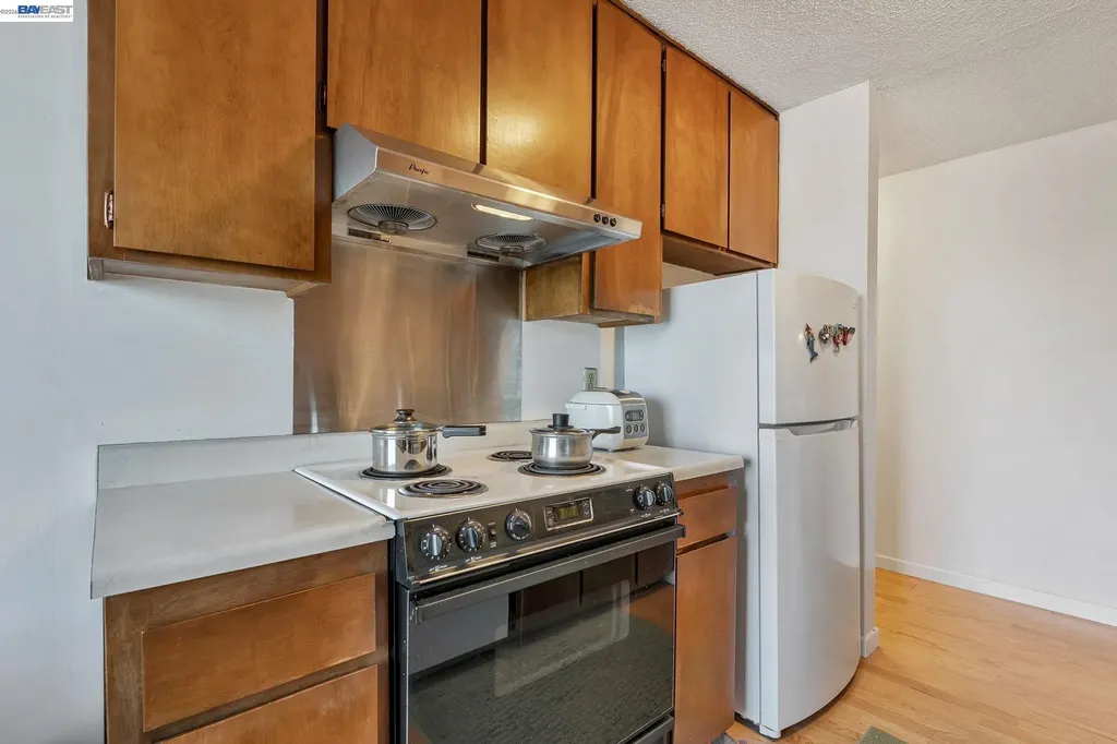 567 Oakland Avenue Oakland CA 94606