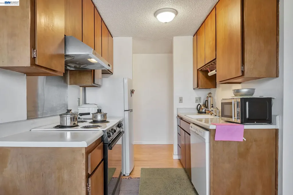 567 Oakland Avenue Oakland CA 94606