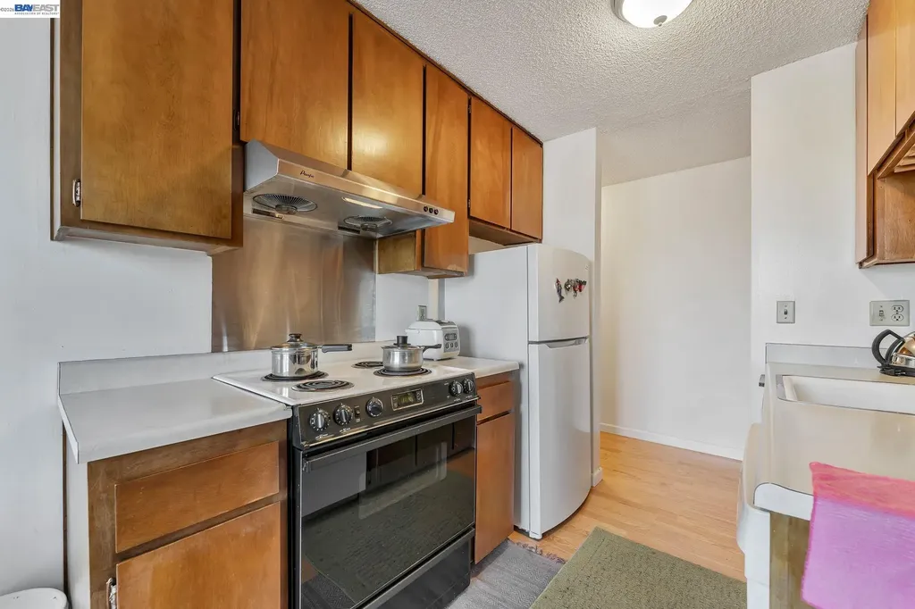 567 Oakland Avenue Oakland CA 94606