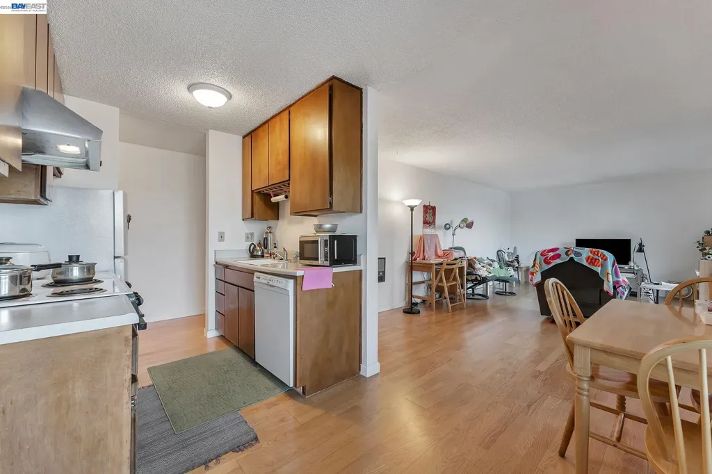 567 Oakland Avenue Oakland CA 94606