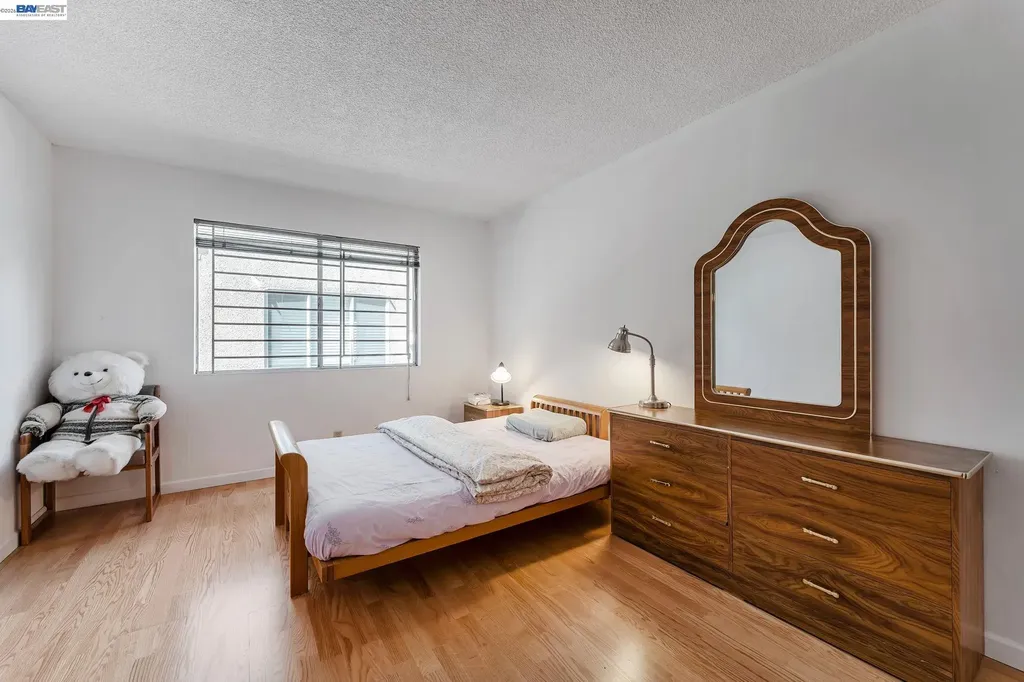 567 Oakland Avenue Oakland CA 94606