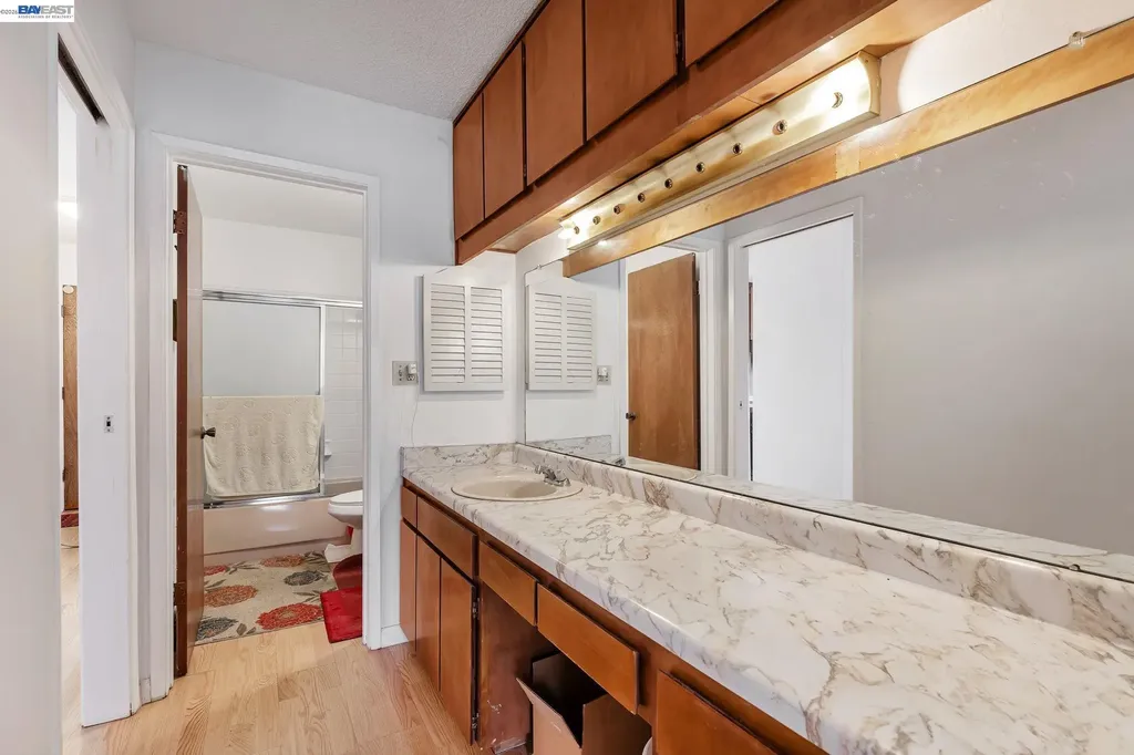 567 Oakland Avenue Oakland CA 94606