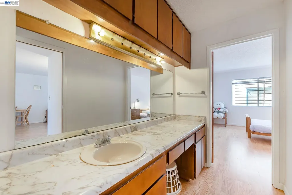 567 Oakland Avenue Oakland CA 94606