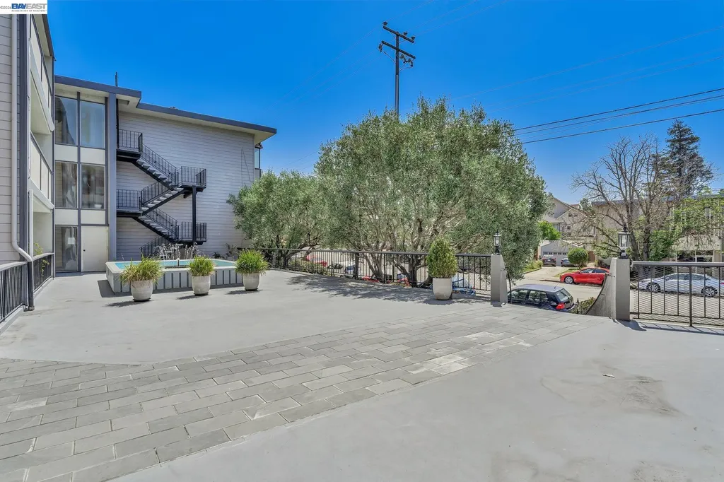 567 Oakland Avenue Oakland CA 94606