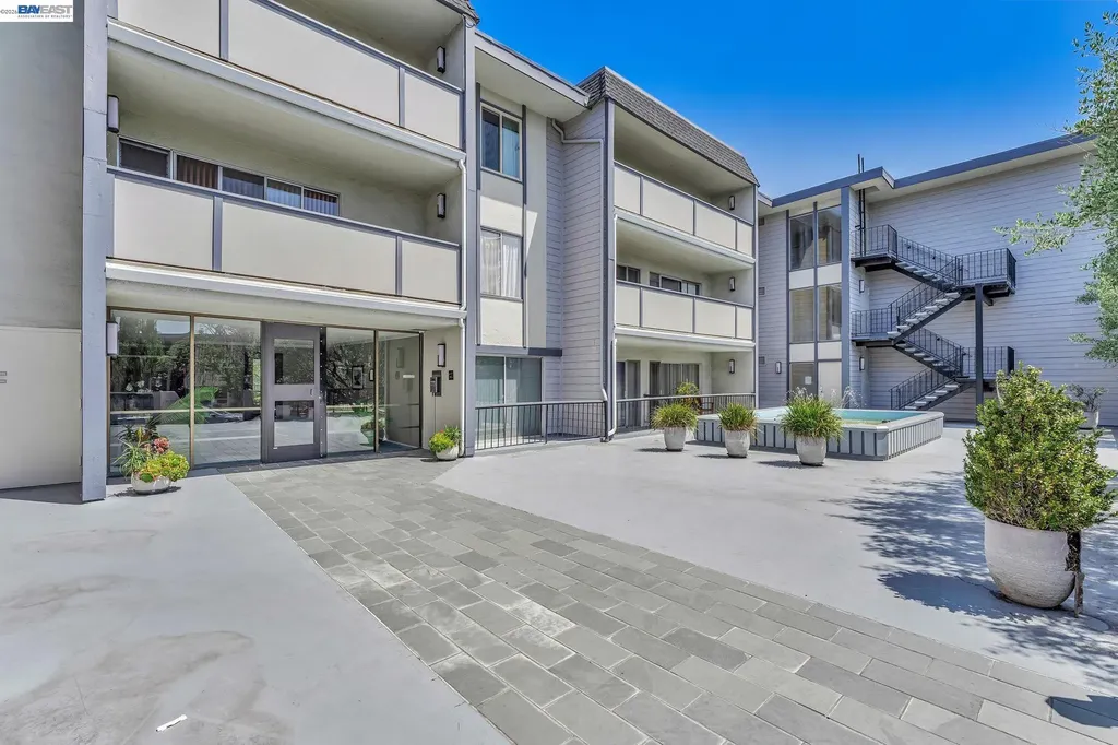 567 Oakland Avenue Oakland CA 94606