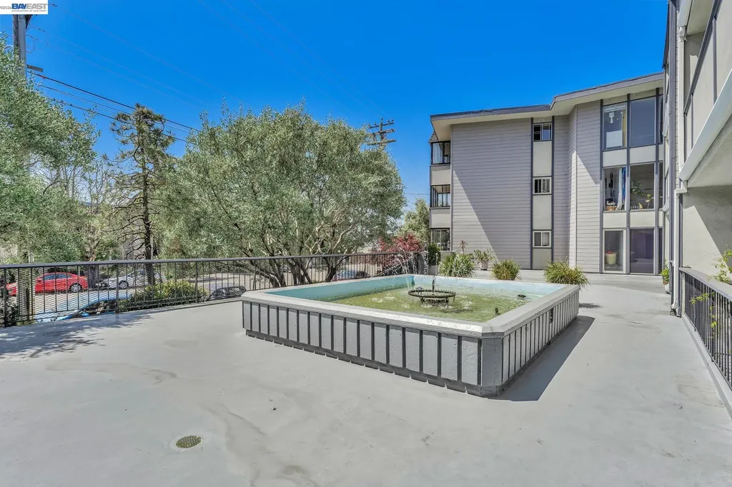 567 Oakland Avenue Oakland CA 94606
