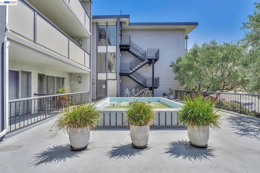 567 Oakland Avenue Oakland CA 94606
