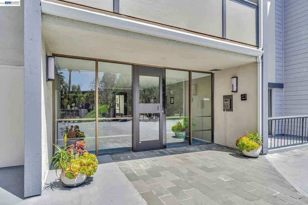 567 Oakland Avenue Oakland CA 94606