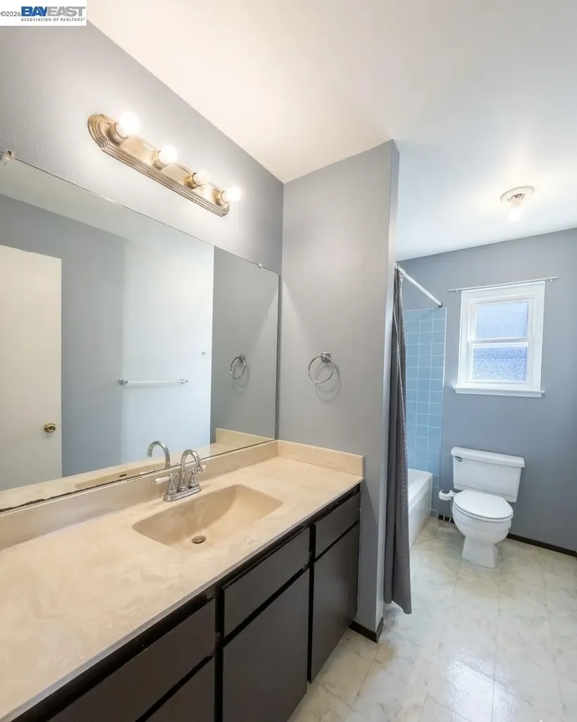 1936 Corte Cruz Pinole CA 94564
