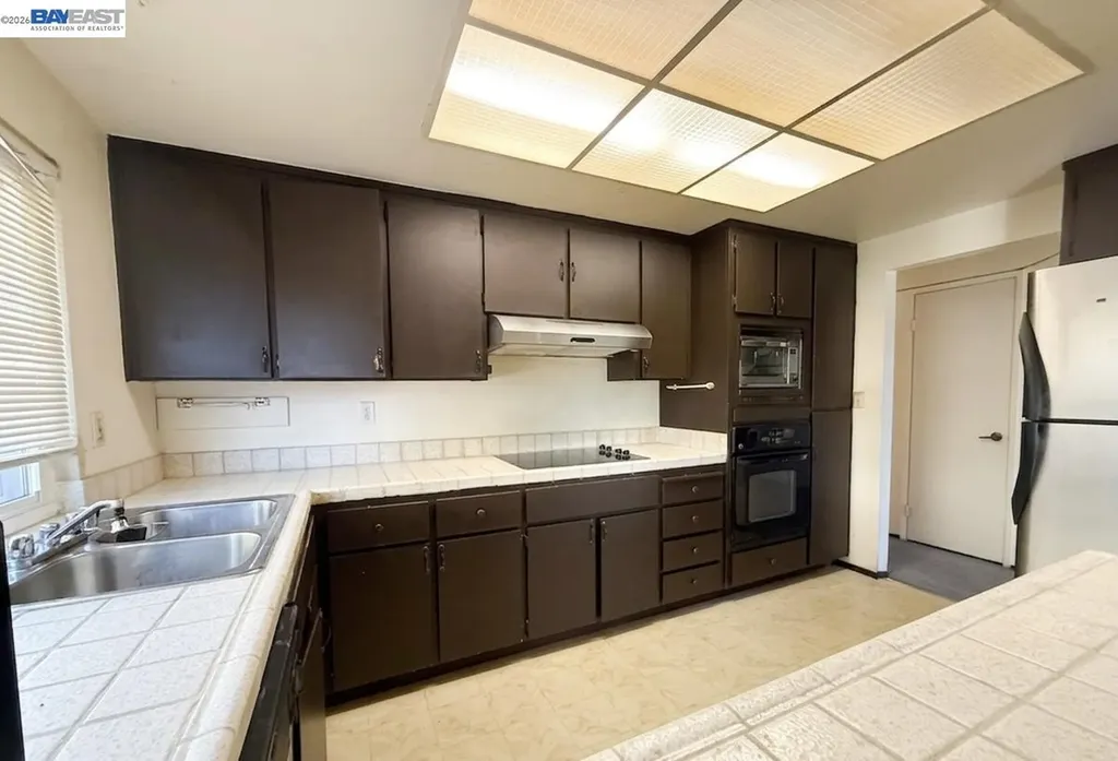 1936 Corte Cruz Pinole CA 94564