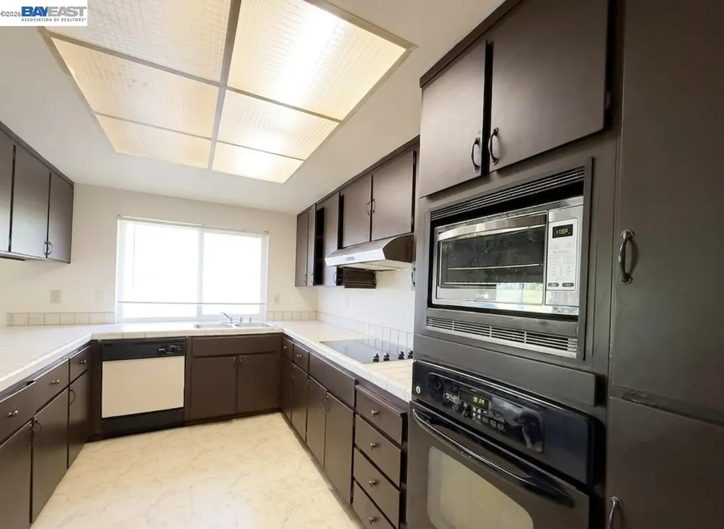 1936 Corte Cruz Pinole CA 94564