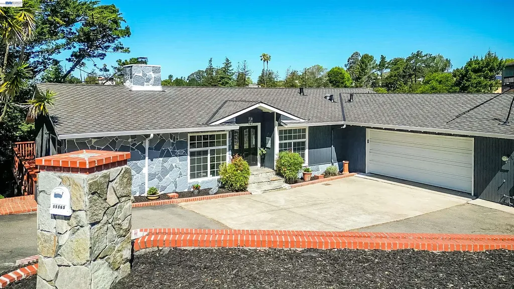 11165 Lochard Street Oakland CA 94605