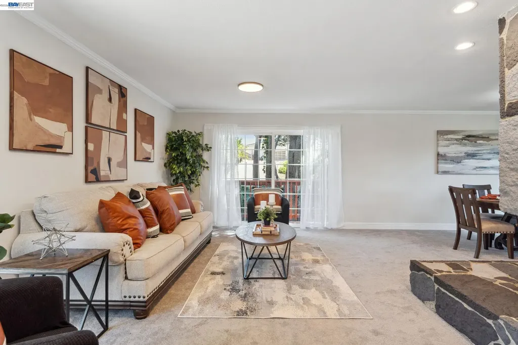 11165 Lochard Street Oakland CA 94605