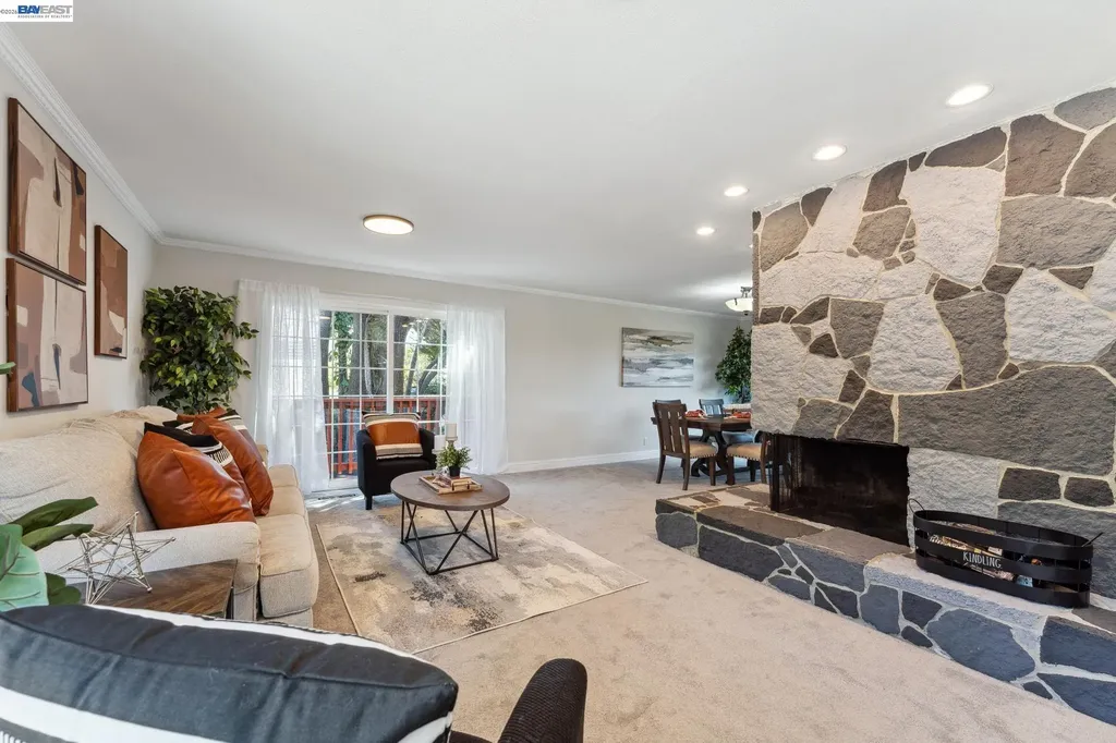 11165 Lochard Street Oakland CA 94605