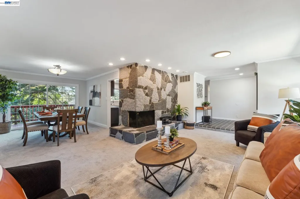 11165 Lochard Street Oakland CA 94605