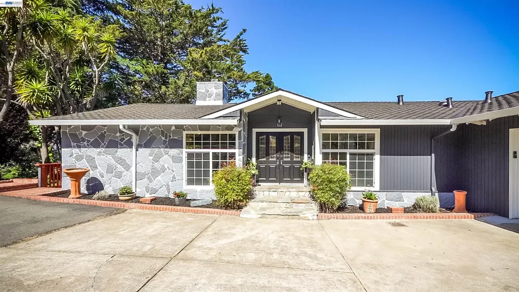 11165 Lochard Street Oakland CA 94605