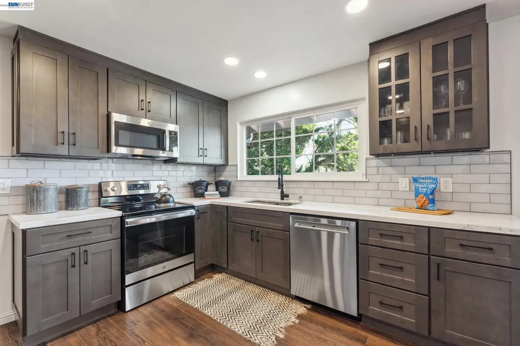 11165 Lochard Street Oakland CA 94605