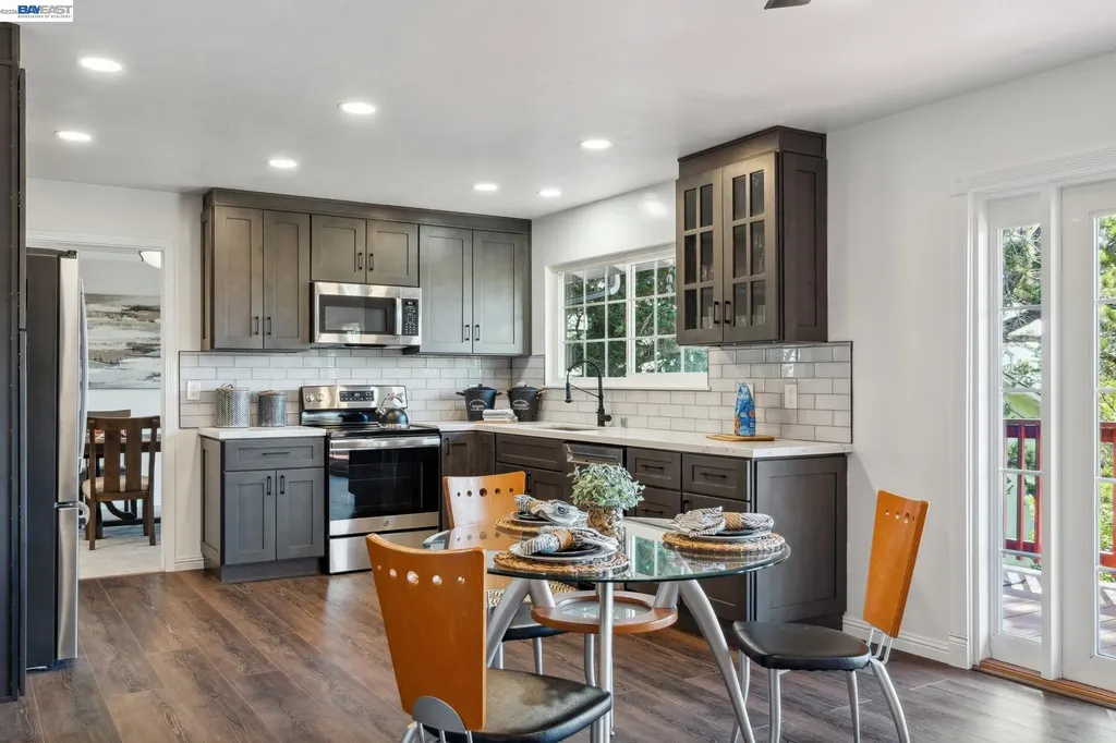 11165 Lochard Street Oakland CA 94605