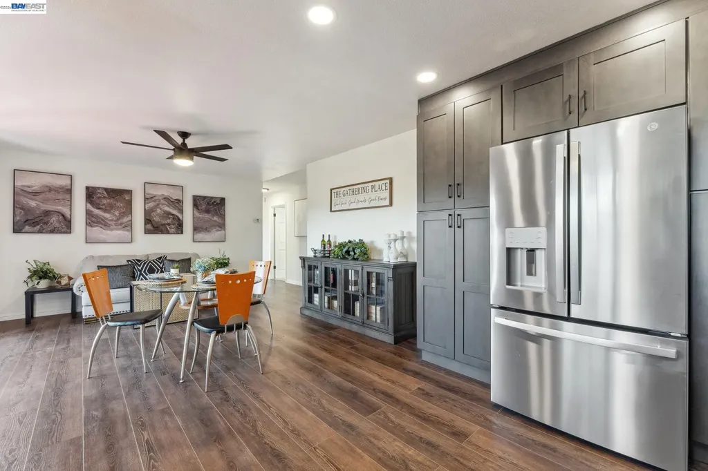 11165 Lochard Street Oakland CA 94605
