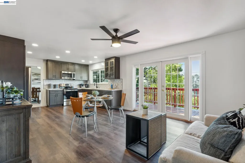 11165 Lochard Street Oakland CA 94605