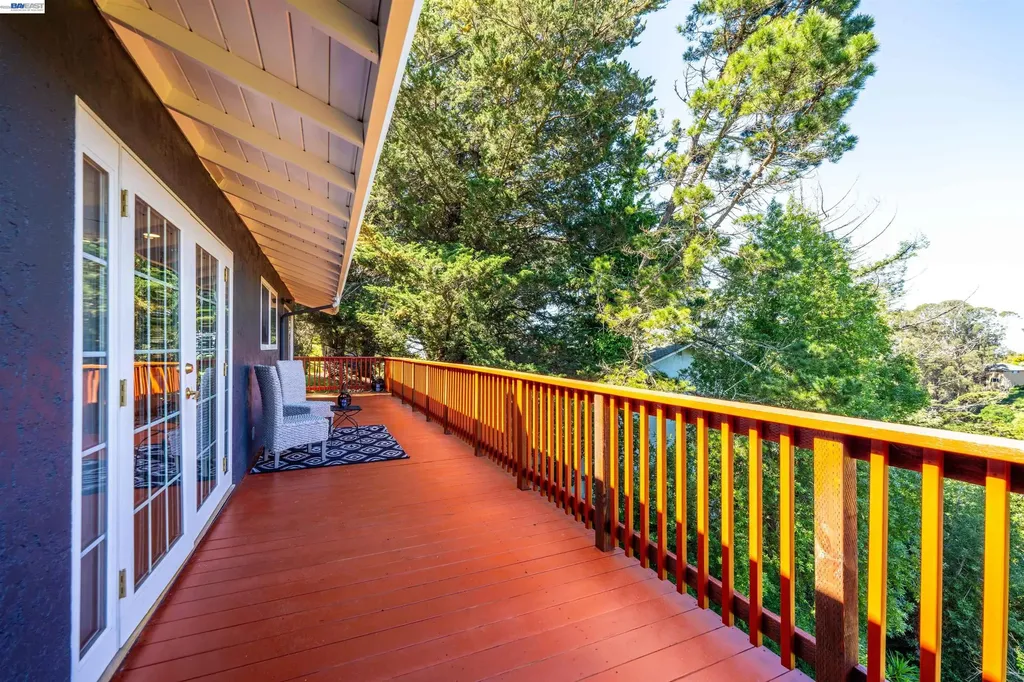 11165 Lochard Street Oakland CA 94605