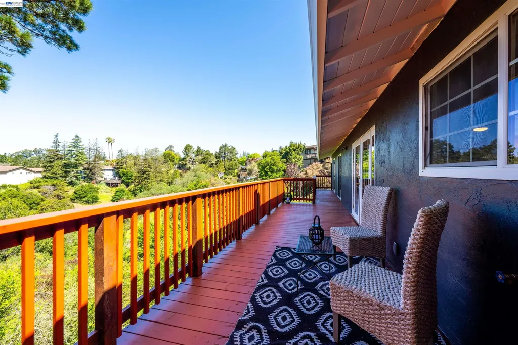 11165 Lochard Street Oakland CA 94605