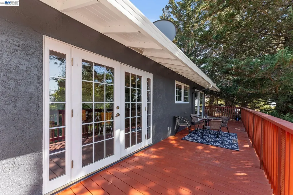 11165 Lochard Street Oakland CA 94605