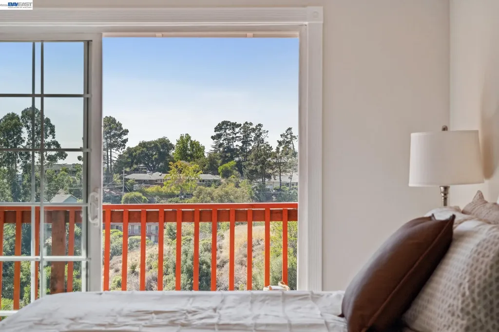 11165 Lochard Street Oakland CA 94605