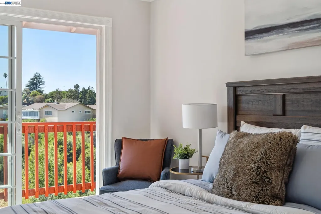 11165 Lochard Street Oakland CA 94605
