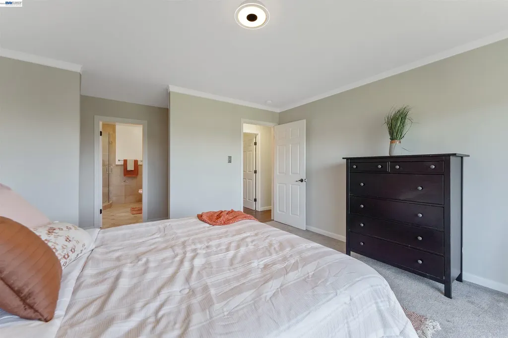 11165 Lochard Street Oakland CA 94605