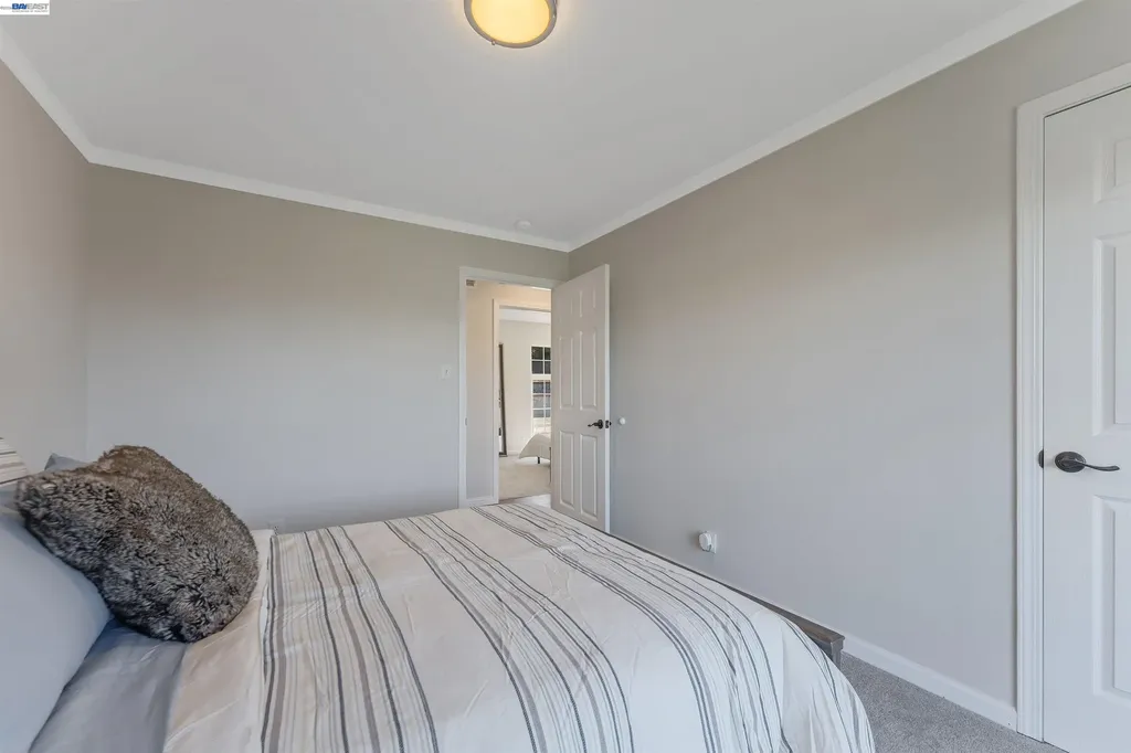 11165 Lochard Street Oakland CA 94605