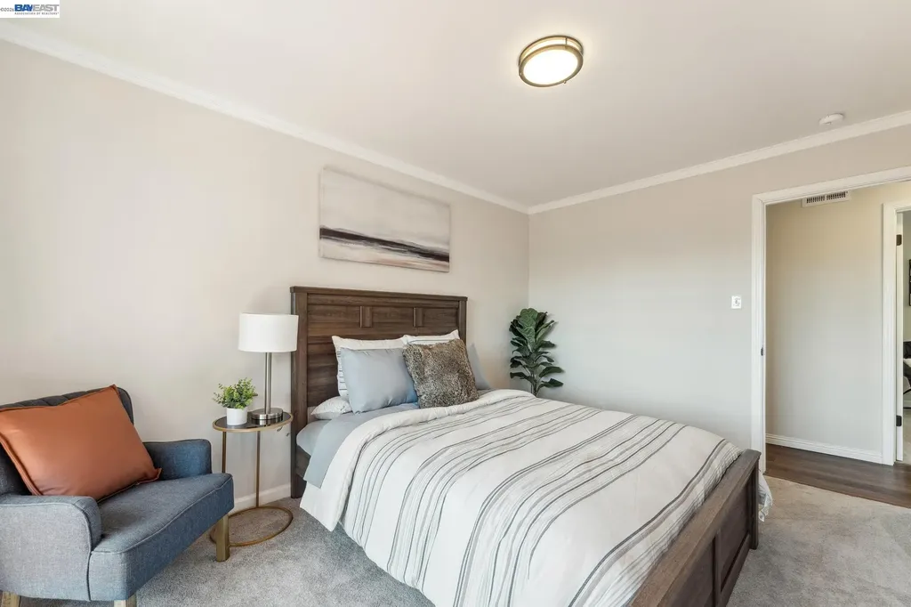 11165 Lochard Street Oakland CA 94605