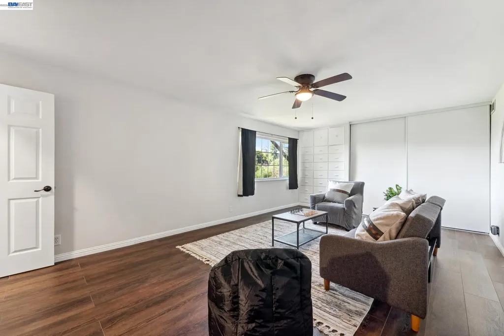 11165 Lochard Street Oakland CA 94605