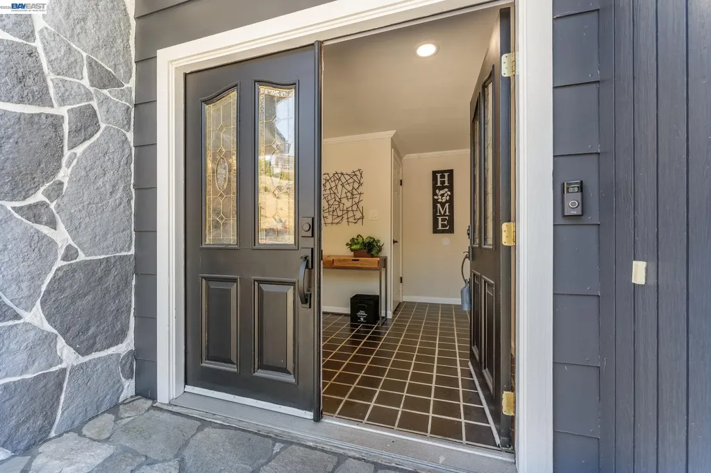 11165 Lochard Street Oakland CA 94605