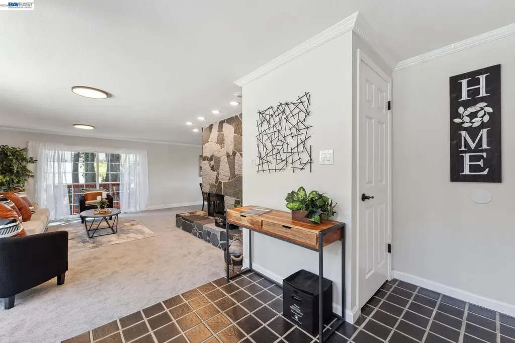 11165 Lochard Street Oakland CA 94605
