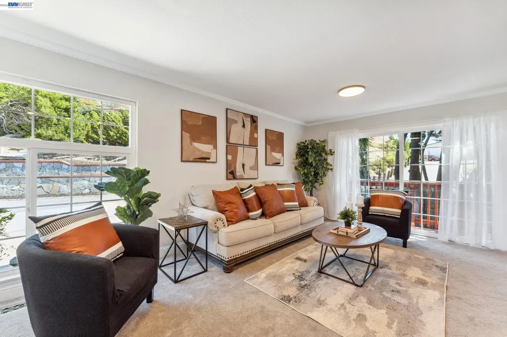 11165 Lochard Street Oakland CA 94605