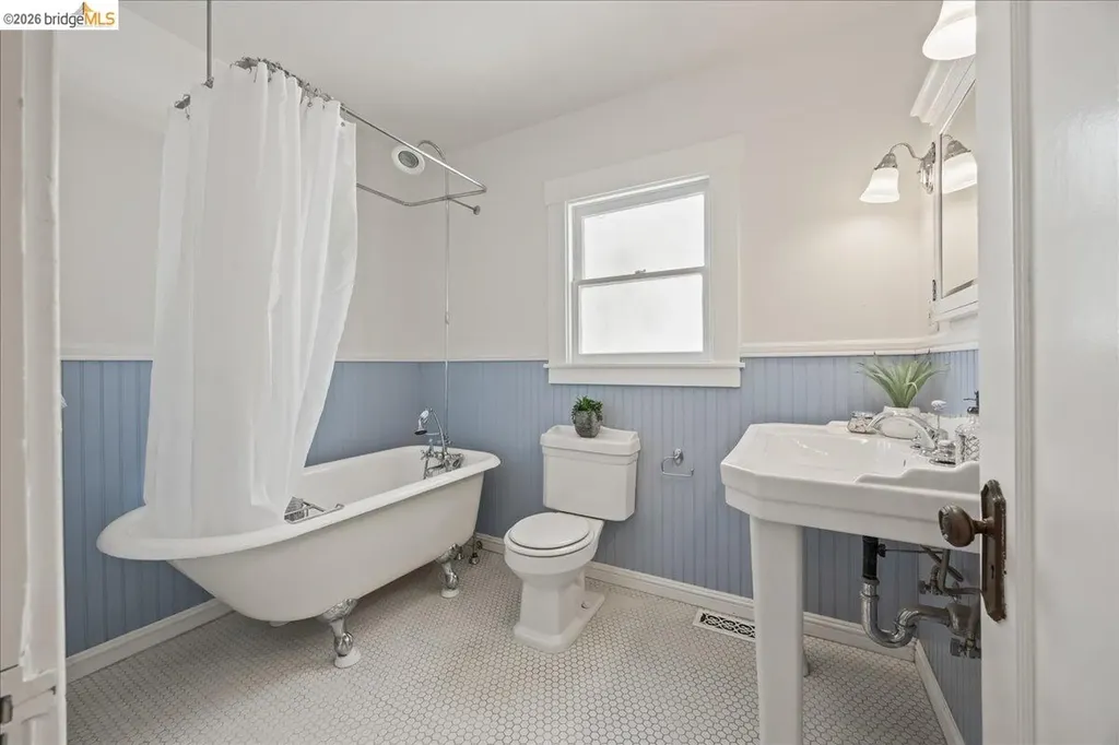 1511 Sherman Street Alameda CA 94501